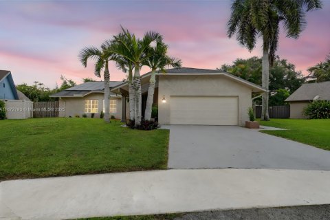 House in Plantation, Florida 3 bedrooms, 200.58 sq.m. № 1923206 - photo 2