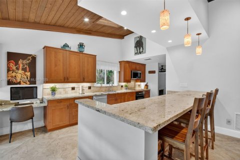 House in Plantation, Florida 3 bedrooms, 200.58 sq.m. № 1923206 - photo 15
