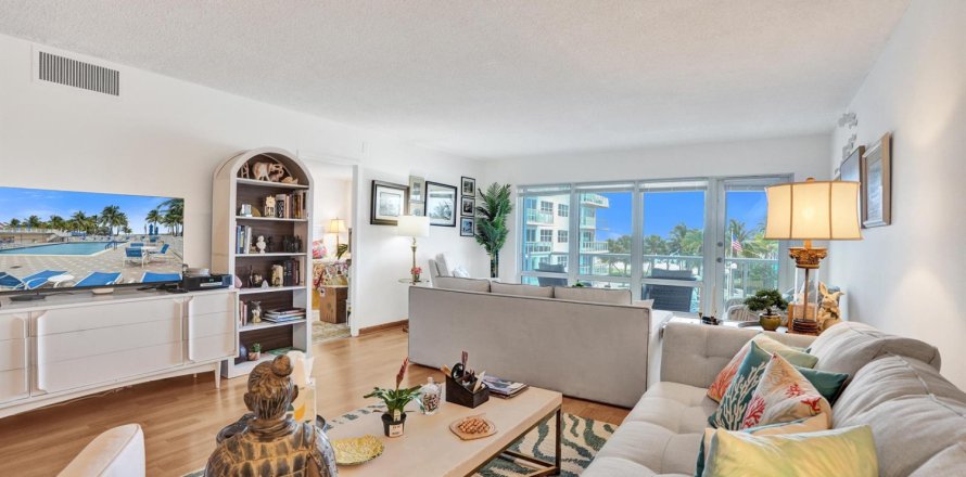 Condominio en Pompano Beach, Florida, 2 dormitorios № 2242572