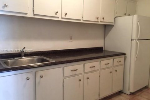 Condominio en venta en Miami, Florida, 1 dormitorio, 79.34 m2 № 2145665 - foto 8