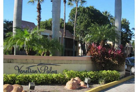 Condominio en Miami, Florida, 1 dormitorio № 2145665