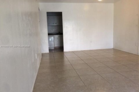 Condominio en venta en Miami, Florida, 1 dormitorio, 79.34 m2 № 2145665 - foto 7