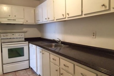 Condominio en venta en Miami, Florida, 1 dormitorio, 79.34 m2 № 2145665 - foto 10