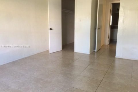 Condominio en venta en Miami, Florida, 1 dormitorio, 79.34 m2 № 2145665 - foto 6