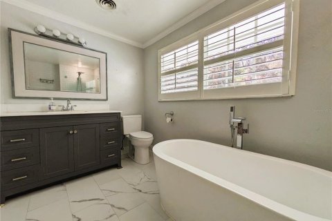 House in Sarasota, Florida 4 bedrooms, 311.59 sq.m. № 2195707 - photo 14