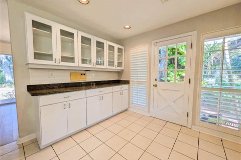 House in Sarasota, Florida 4 bedrooms, 311.59 sq.m. № 2195707 - photo 8