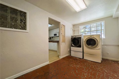 House in Sarasota, Florida 4 bedrooms, 311.59 sq.m. № 2195707 - photo 22