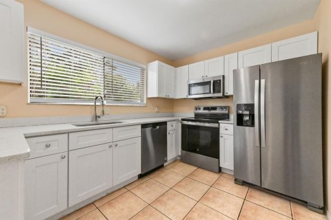 Купить виллу или дом в Порт-Сент-Луси, Флорида 6 комнат, 106.65м2, № 2177913 - фото 6