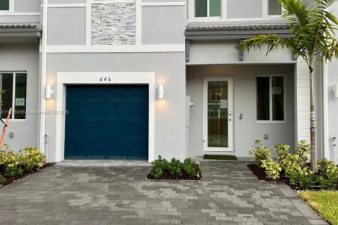 House in Homestead, Florida 3 bedrooms № 1880357 - photo 1