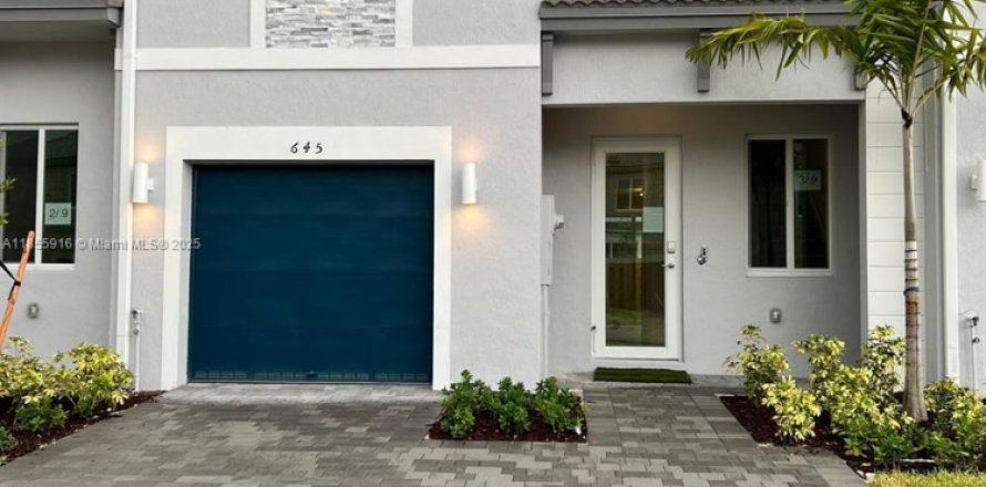 House in Homestead, Florida 3 bedrooms № 1880357