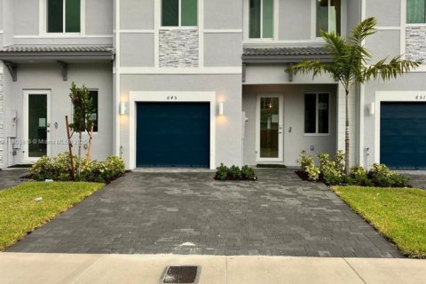 House in Homestead, Florida 3 bedrooms № 1880357 - photo 2