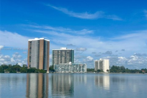 Купить кондоминиум в Майами, Флорида 1 спальня, 96.8м2, № 2054692 - фото 3