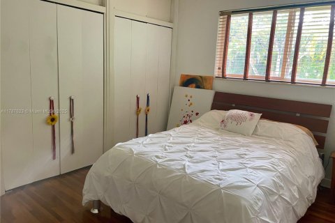 Casa en venta en South Miami, Florida, 4 dormitorios, 155.7 m2 № 1695902 - foto 19