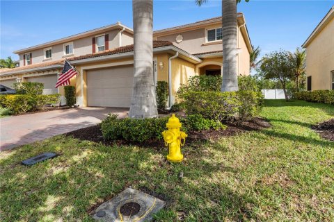 Townhouse in Fort Myers, Florida 4 bedrooms, 171.68 sq.m. № 2212708 - photo 3