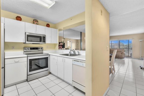 Купить кондоминиум в Тамарак, Флорида 2 спальни, 100.33м2, № 2083143 - фото 3