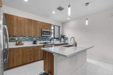 Touwnhouse à vendre à Doral, Floride: 4 chambres, 200.95 m2 № 1948520 - photo 9