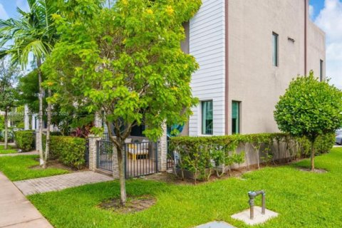 Touwnhouse à vendre à Doral, Floride: 4 chambres, 200.95 m2 № 1948520 - photo 2