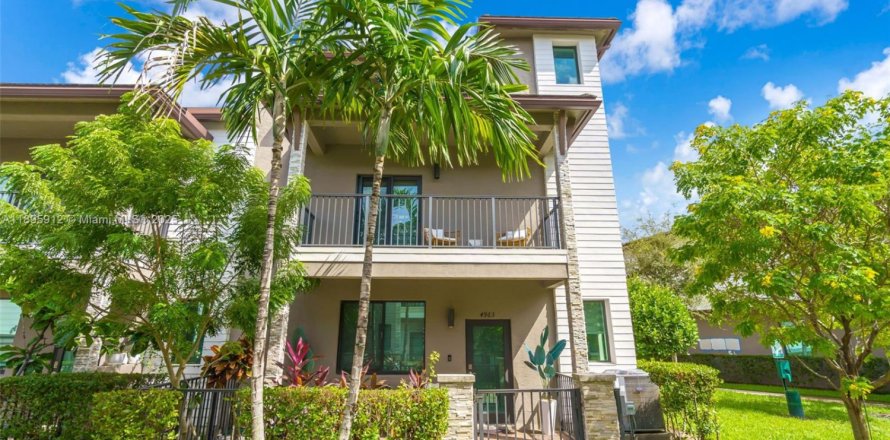 Touwnhouse à URBANA à Doral, Floride 4 chambres, 200.95 m2 № 1948520