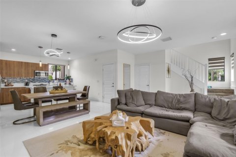 Touwnhouse à vendre à Doral, Floride: 4 chambres, 200.95 m2 № 1948520 - photo 8