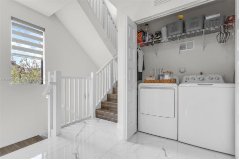 Touwnhouse à vendre à Doral, Floride: 4 chambres, 200.95 m2 № 1948520 - photo 16