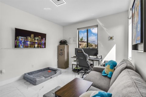 Touwnhouse à vendre à Doral, Floride: 4 chambres, 200.95 m2 № 1948520 - photo 19