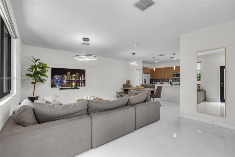 Touwnhouse à vendre à Doral, Floride: 4 chambres, 200.95 m2 № 1948520 - photo 4