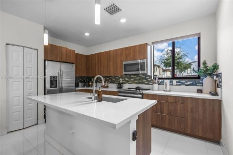 Touwnhouse à vendre à Doral, Floride: 4 chambres, 200.95 m2 № 1948520 - photo 12