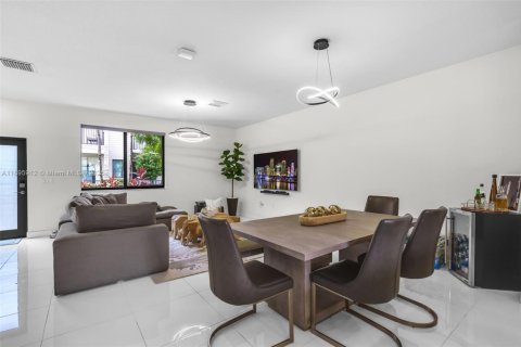 Touwnhouse à vendre à Doral, Floride: 4 chambres, 200.95 m2 № 1948520 - photo 13