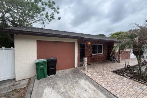 House in Sanford, Florida 3 bedrooms, 168.15 sq.m. № 2213219