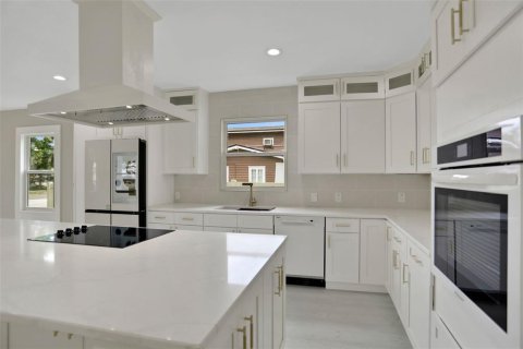 House in Lakeland, Florida 5 bedrooms, 259.1 sq.m. № 1913335 - photo 7