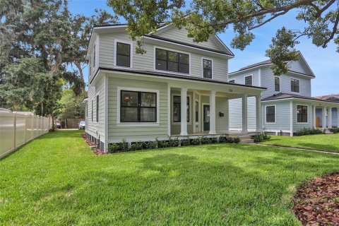 House in Lakeland, Florida 5 bedrooms, 259.1 sq.m. № 1913335 - photo 4