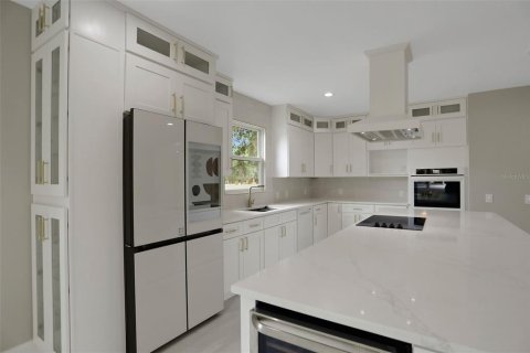 House in Lakeland, Florida 5 bedrooms, 259.1 sq.m. № 1913335 - photo 6