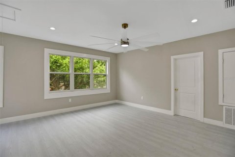 House in Lakeland, Florida 5 bedrooms, 259.1 sq.m. № 1913335 - photo 26