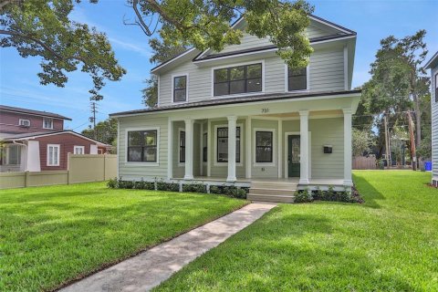 House in Lakeland, Florida 5 bedrooms, 259.1 sq.m. № 1913335 - photo 3
