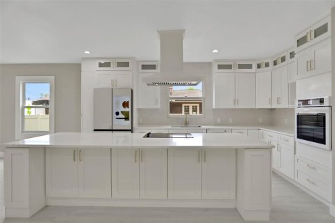 House in Lakeland, Florida 5 bedrooms, 259.1 sq.m. № 1913335 - photo 9