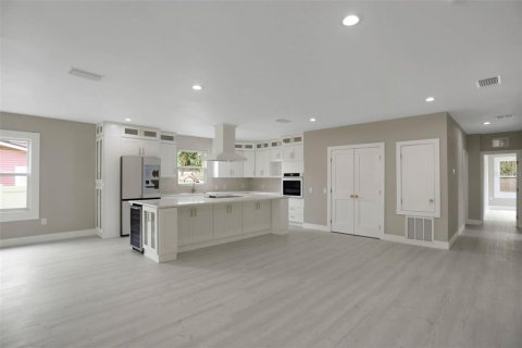 House in Lakeland, Florida 5 bedrooms, 259.1 sq.m. № 1913335 - photo 11