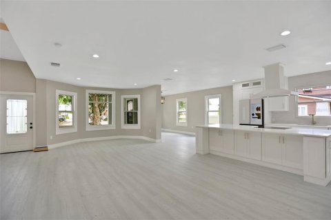 House in Lakeland, Florida 5 bedrooms, 259.1 sq.m. № 1913335 - photo 12