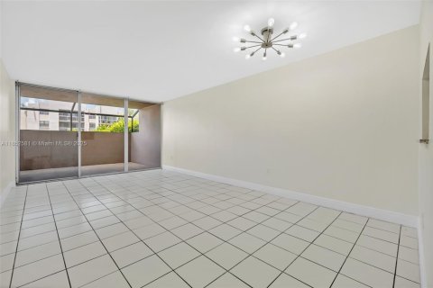 Condominio en alquiler en Miami, Florida, 2 dormitorios, 86.96 m2 № 1859107 - foto 4
