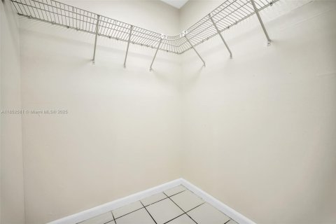 Condominio en alquiler en Miami, Florida, 2 dormitorios, 86.96 m2 № 1859107 - foto 22
