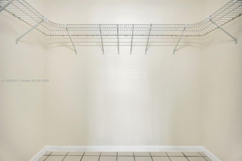 Condominio en alquiler en Miami, Florida, 2 dormitorios, 86.96 m2 № 1859107 - foto 16