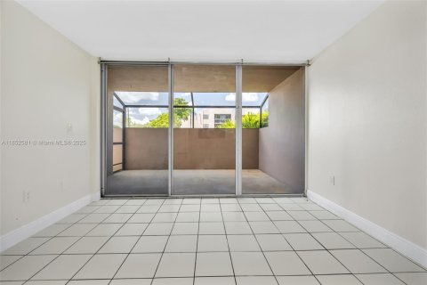 Condominio en alquiler en Miami, Florida, 2 dormitorios, 86.96 m2 № 1859107 - foto 5