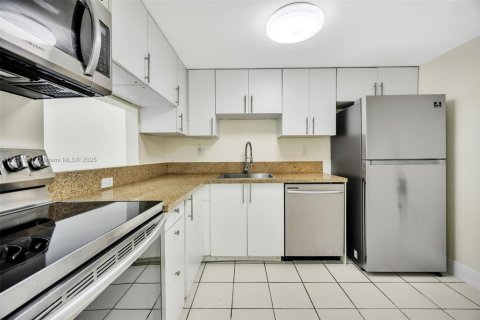 Condominio en alquiler en Miami, Florida, 2 dormitorios, 86.96 m2 № 1859107 - foto 10