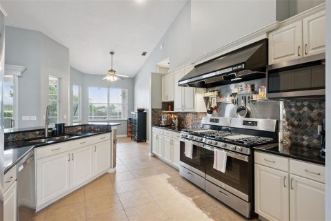 House in Orlando, Florida 4 bedrooms, 224.45 sq.m. № 2150445 - photo 15