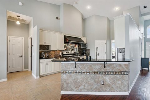 House in Orlando, Florida 4 bedrooms, 224.45 sq.m. № 2150445 - photo 14