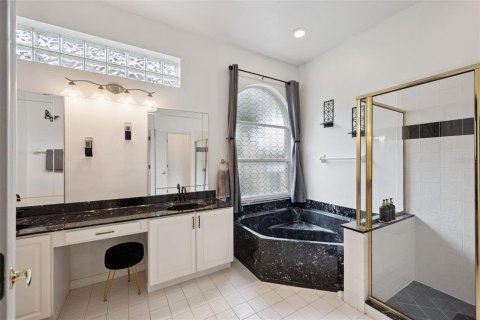 House in Orlando, Florida 4 bedrooms, 224.45 sq.m. № 2150445 - photo 27