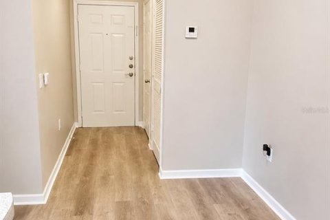 Condo in Orlando, Florida, 2 bedrooms № 2258544 - photo 7