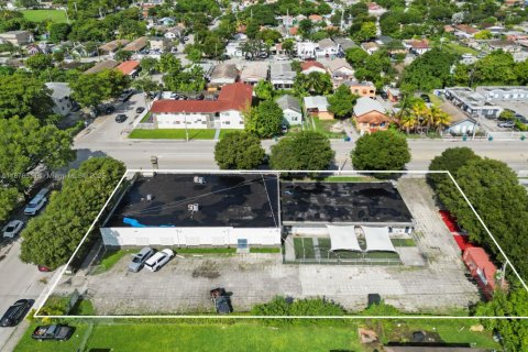 Commercial property in Miami, Florida № 1928629 - photo 4