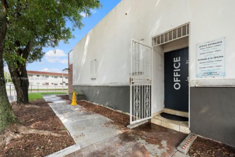 Commercial property in Miami, Florida № 1928629 - photo 20