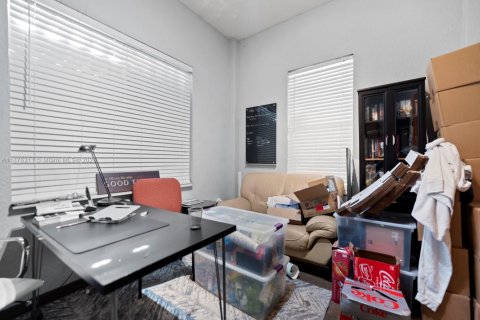 Commercial property in Miami, Florida № 1928629 - photo 24