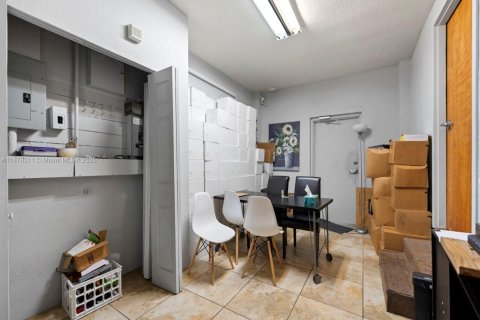 Commercial property in Miami, Florida № 1928629 - photo 22